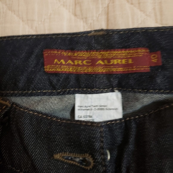 Jeans - Picture 2 of 4